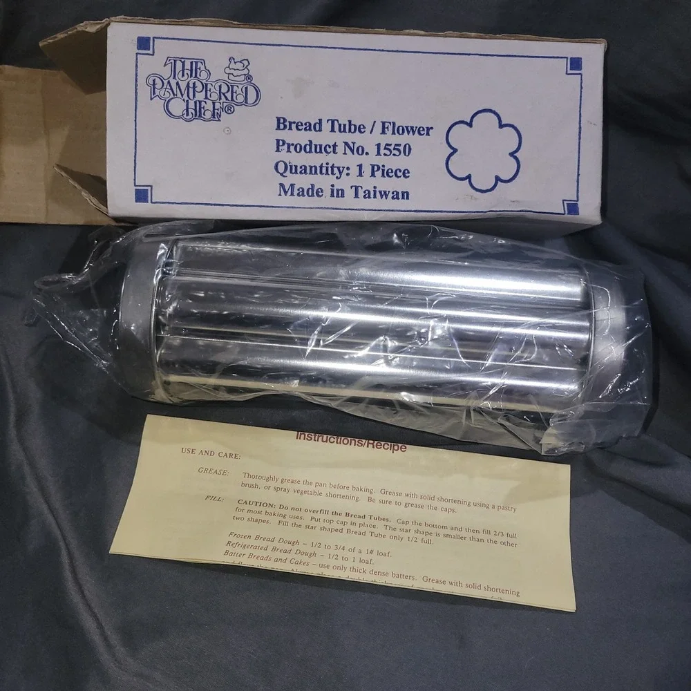 The Pampered Chef Valtrompia Bread Tube Flower Shape #1550 Bread Baking Pan